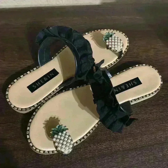 Ruffle Sandal w/ Pineapple - Picture 2 of 3